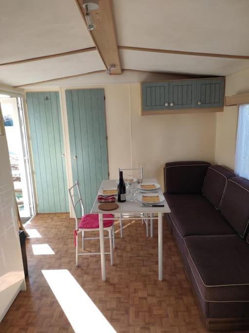 Mobil-Home Dans Un Beau Cadre A 15 Km Des Plages. Lunel  Eksteriør billede