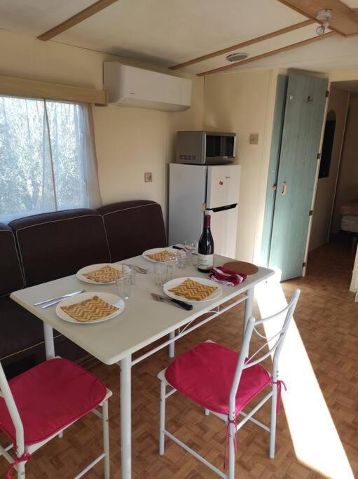 Mobil-Home Dans Un Beau Cadre A 15 Km Des Plages. Lunel  Eksteriør billede